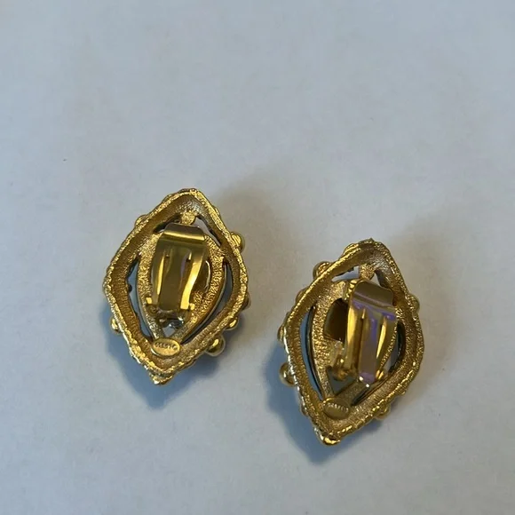 Craft Green and Goldtone Vintage Earrings - Picture 3 of 3
